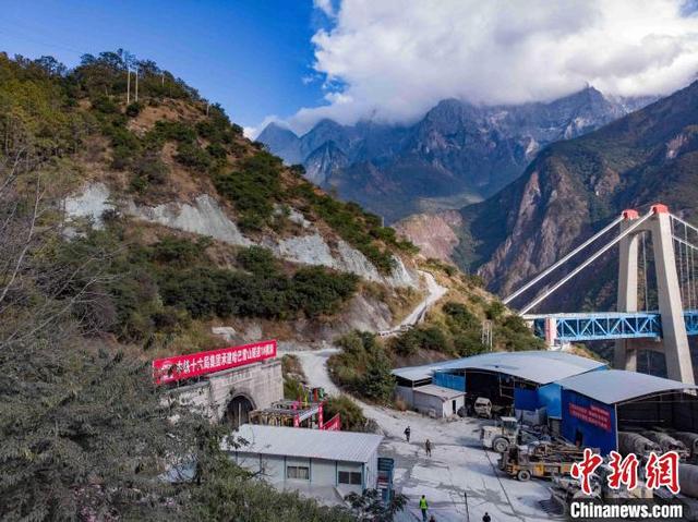 图为滇藏铁路丽江至香格里拉段哈巴雪山隧道建设现场。 龚建强 摄