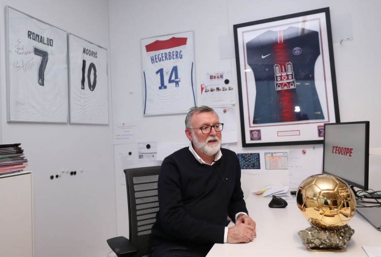 梅西还是C罗？法国足球主编：这好比让一个人选父亲还是母亲休闲区蓝鸢梦想 - Www.slyday.coM