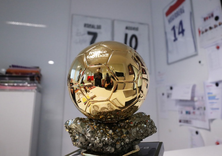 梅西还是C罗？法国足球主编：这好比让一个人选父亲还是母亲休闲区蓝鸢梦想 - Www.slyday.coM