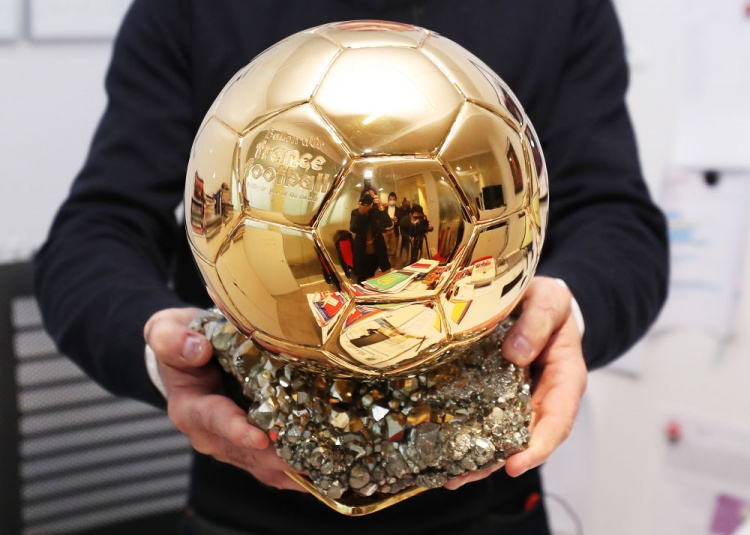 梅西还是C罗？法国足球主编：这好比让一个人选父亲还是母亲休闲区蓝鸢梦想 - Www.slyday.coM