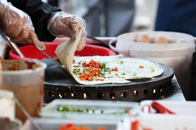 衡阳一煎饼摊火了摊主请大家理性消费