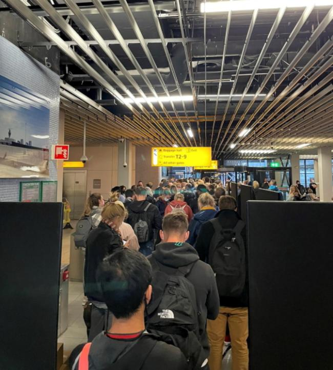 突发！超级变异毒株“奥密克戎”入侵欧洲六国，荷兰13人感染，以色列紧急封国休闲区蓝鸢梦想 - Www.slyday.coM