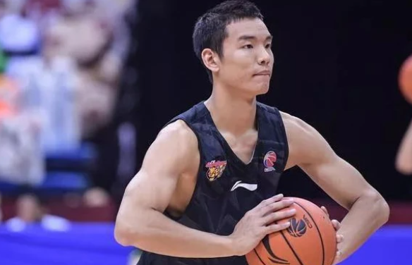 广东记者探营刘权标正式与球队合练第二阶段要复出了