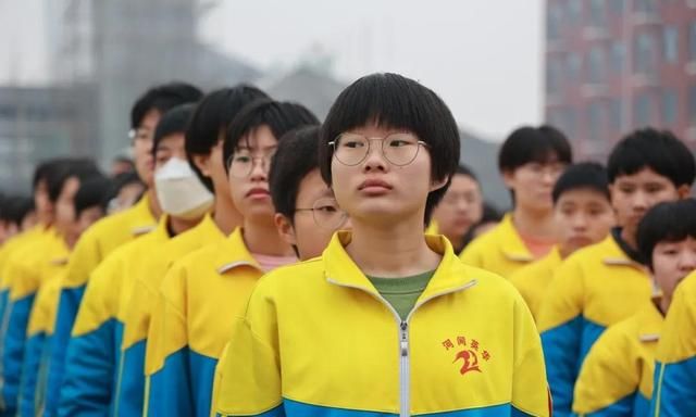 "心怀感恩,做幸福的英华人"——河间英华学校举行升旗仪式|河间|感恩