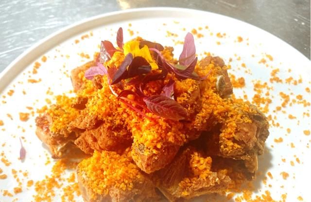 灯影牛肉避风塘蒜香小排干椒牛肝菌