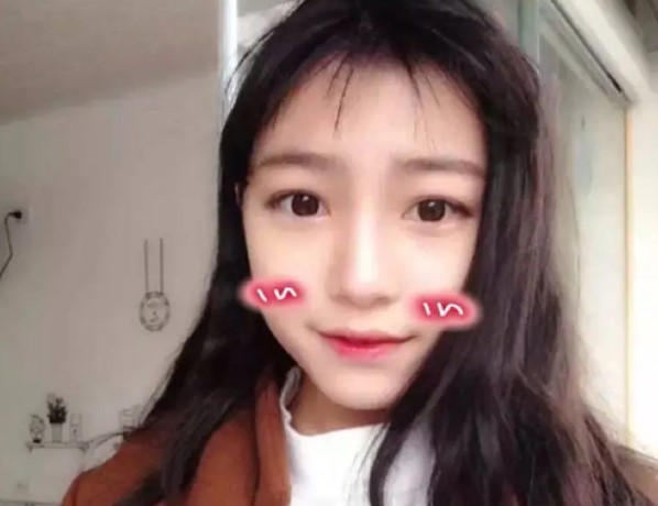 易梦玲旧照曝光颜值反差程度巨大网友惊呼是本人