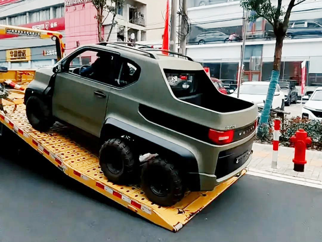 五菱宏光6轮小皮卡实车进店太拉风了网友赶紧照这样量产