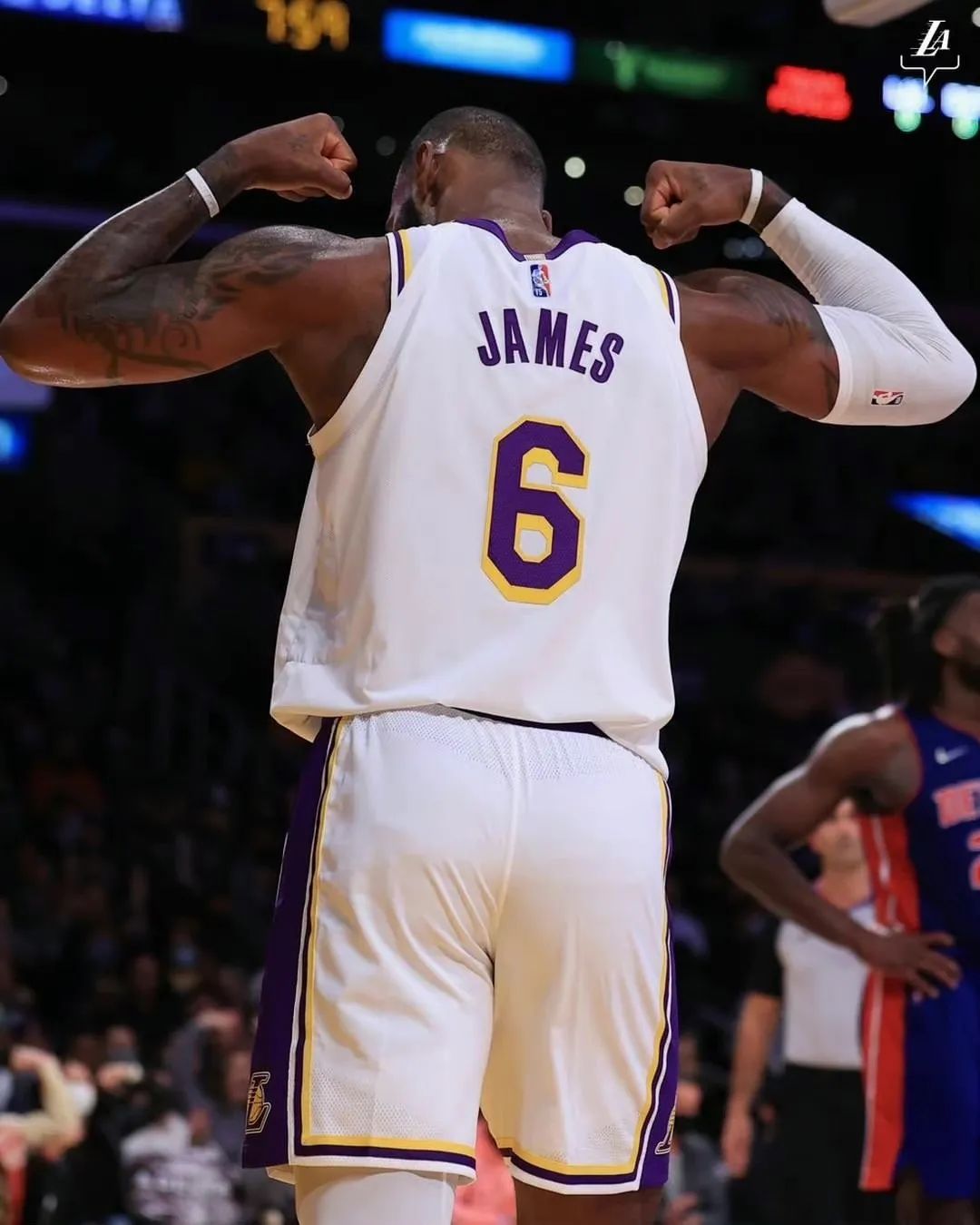 51投82分！解决詹姆斯威少世纪难题，湖人球迷该给他道歉了！休闲区蓝鸢梦想 - Www.slyday.coM