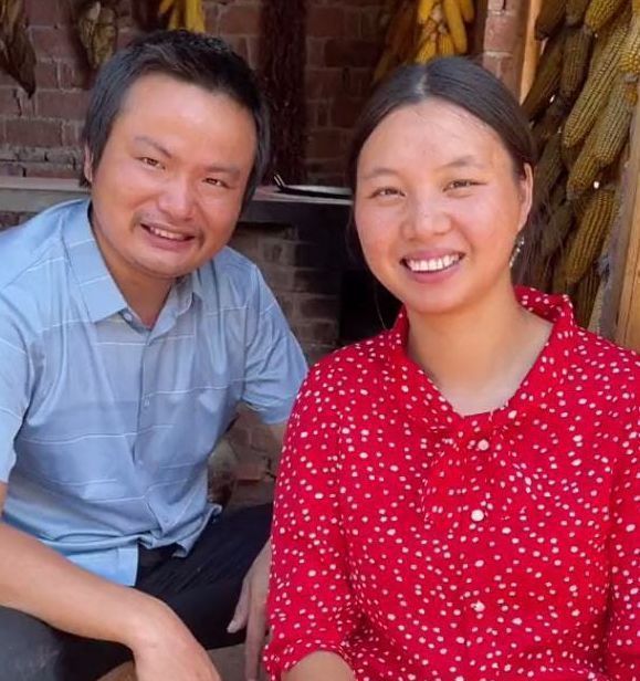 事情发生后,很多网友都在质疑小春花的牙齿,纷纷在评