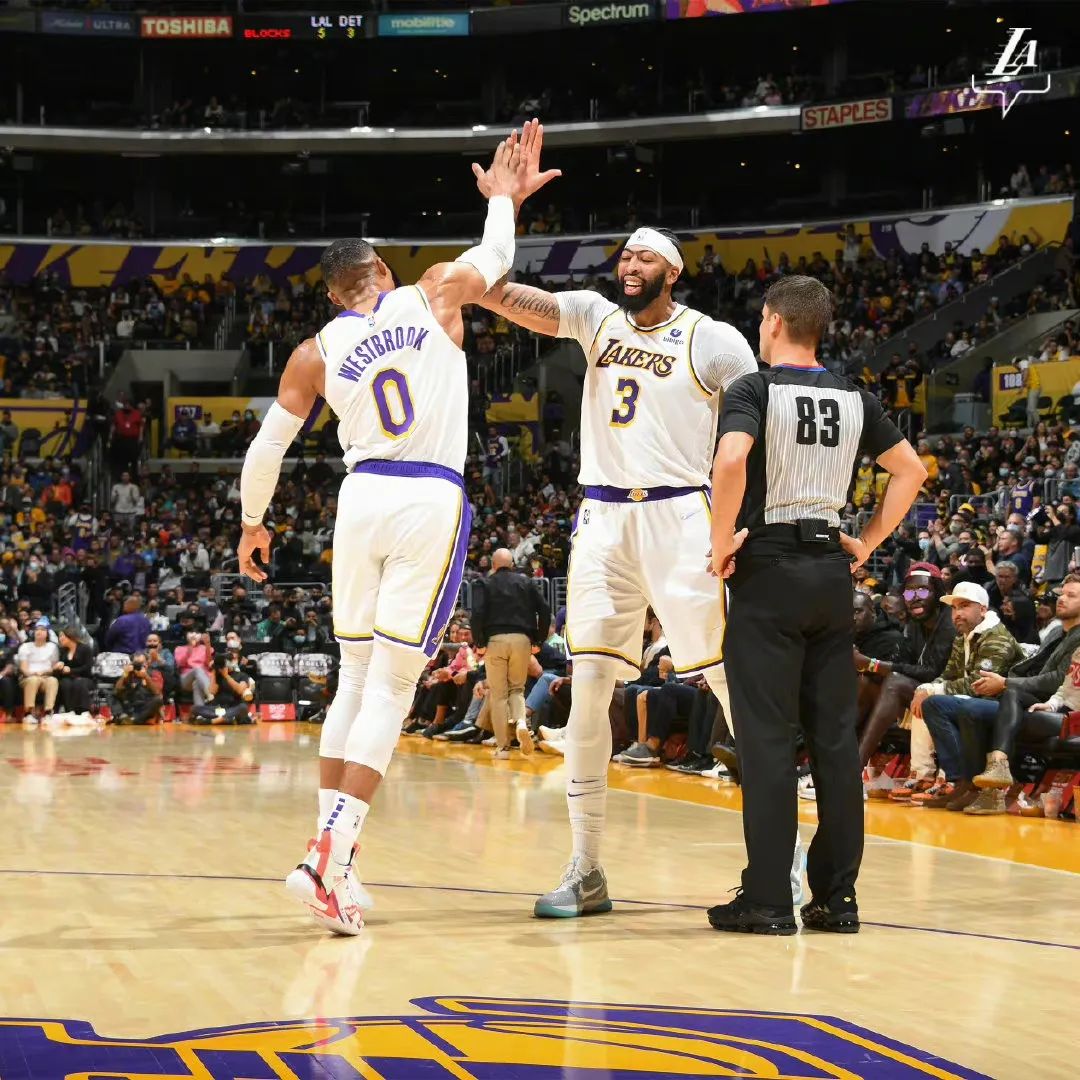 51投82分！解决詹姆斯威少世纪难题，湖人球迷该给他道歉了！休闲区蓝鸢梦想 - Www.slyday.coM