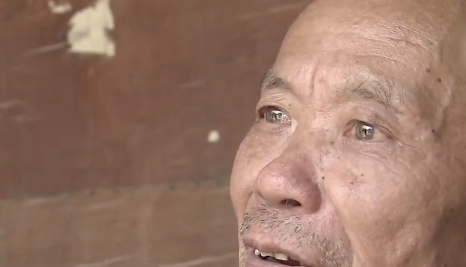 妻子小我20岁，17年的付出一场空，养大孩子不要爹？休闲区蓝鸢梦想 - Www.slyday.coM