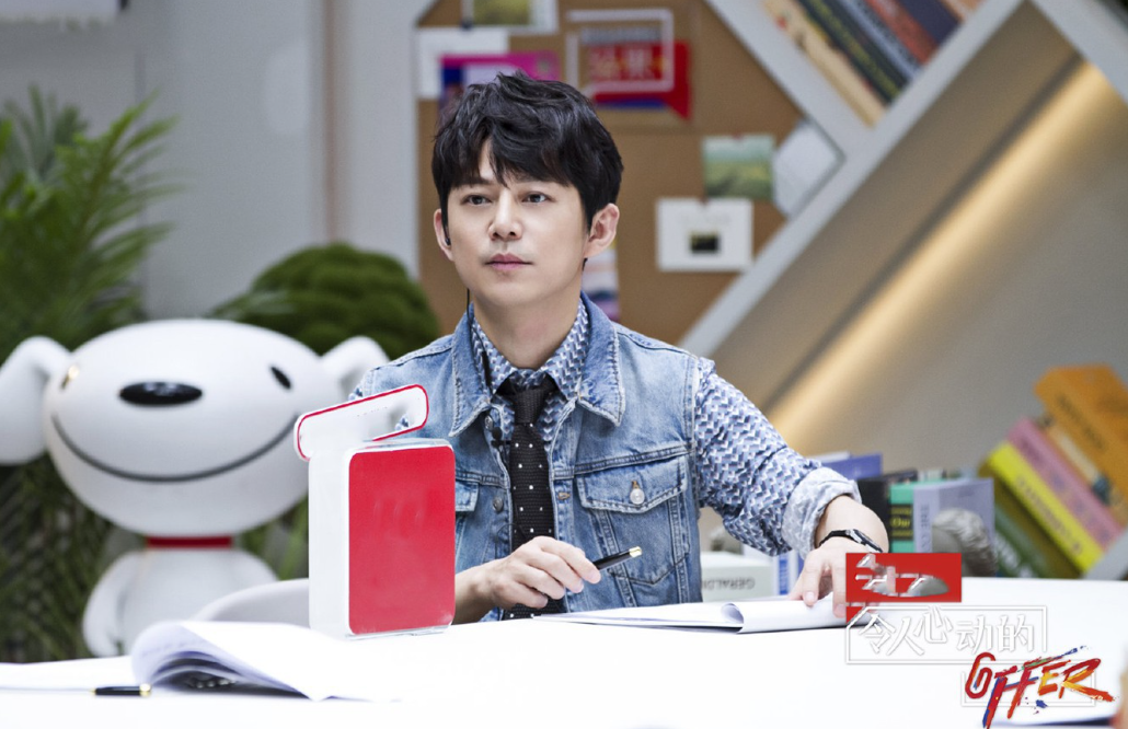 消失一个月后何炅以嘉宾身份重新回归湖南台新综艺