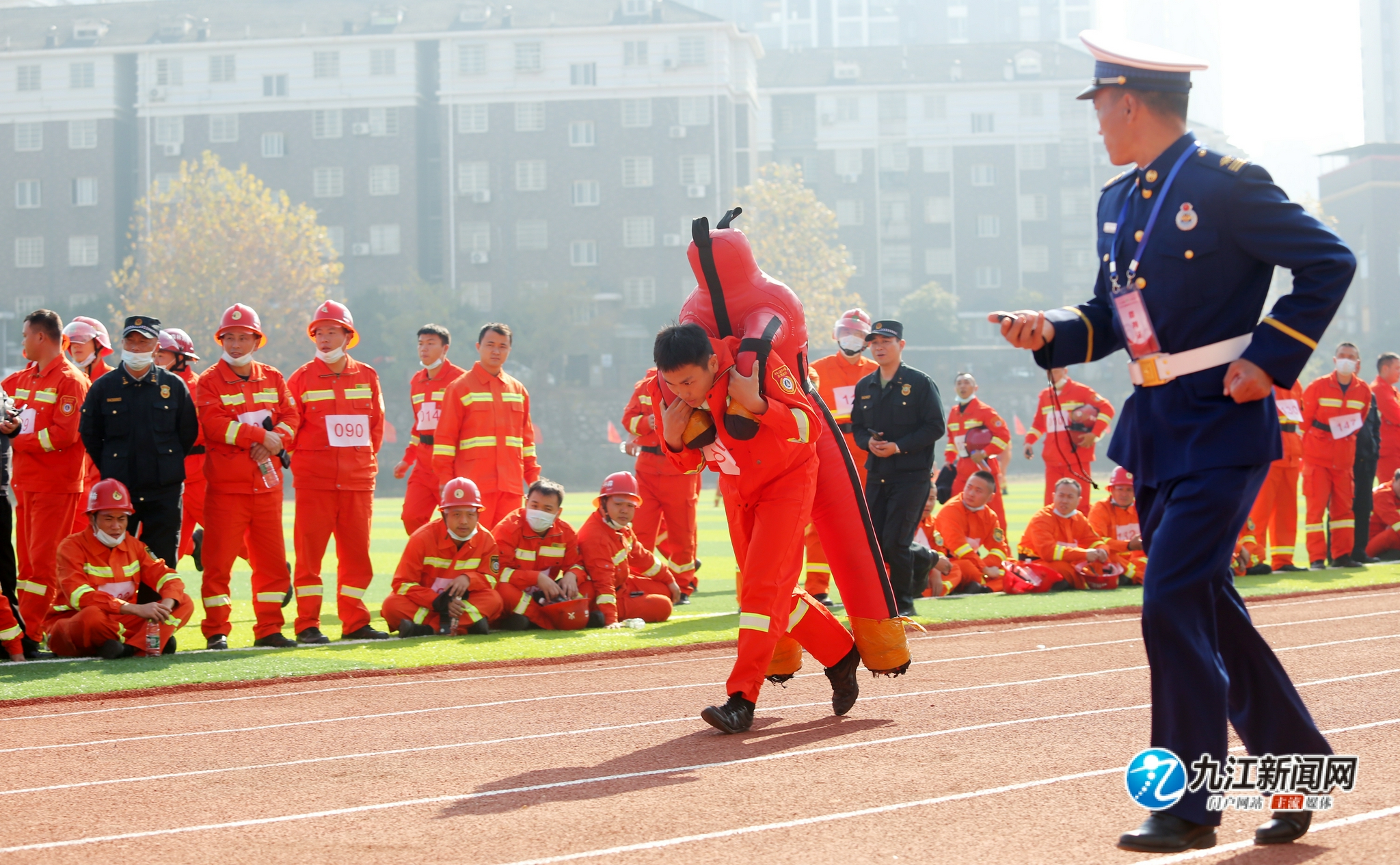 超震撼!九江市专业森林消防员"沙场"比武赛真本领