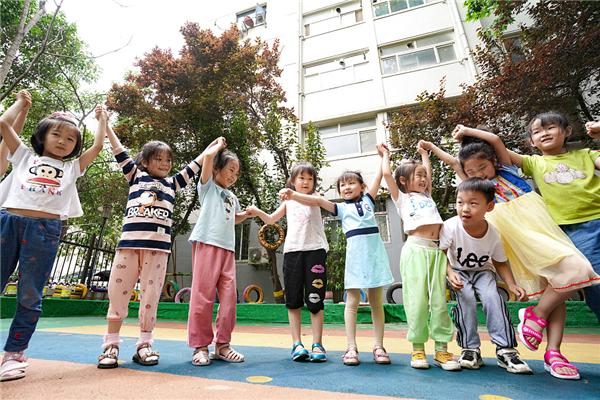 2021年6月3日，郑州一家幼儿园的孩子们。图片来源：视觉中国