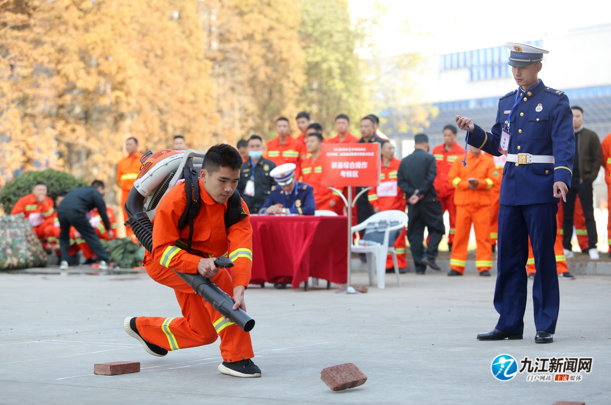 超震撼!九江市专业森林消防员"沙场"比武赛真本领