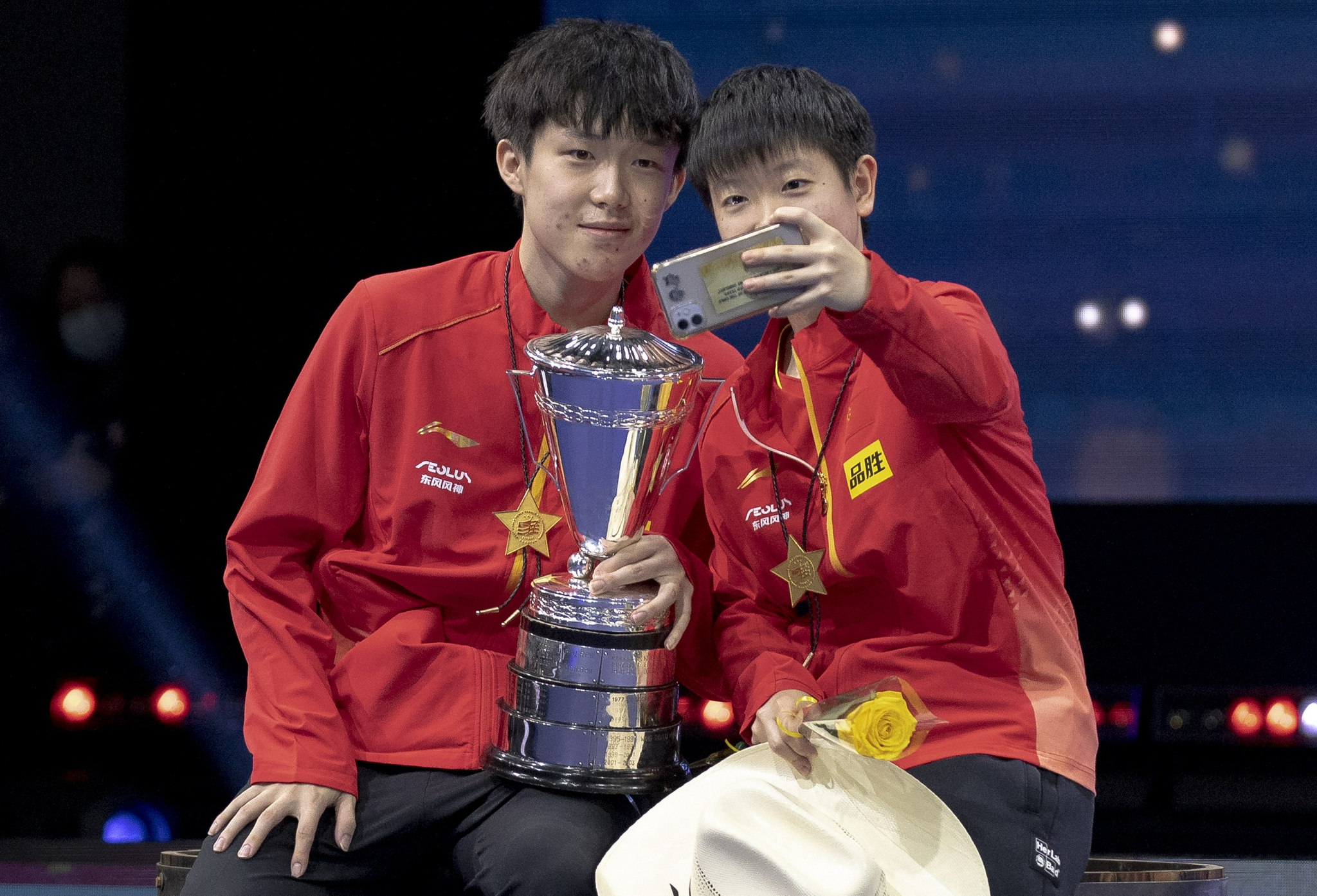 乒乓球——世乒赛：孙颖莎/王楚钦夺得混双冠军休闲区蓝鸢梦想 - Www.slyday.coM