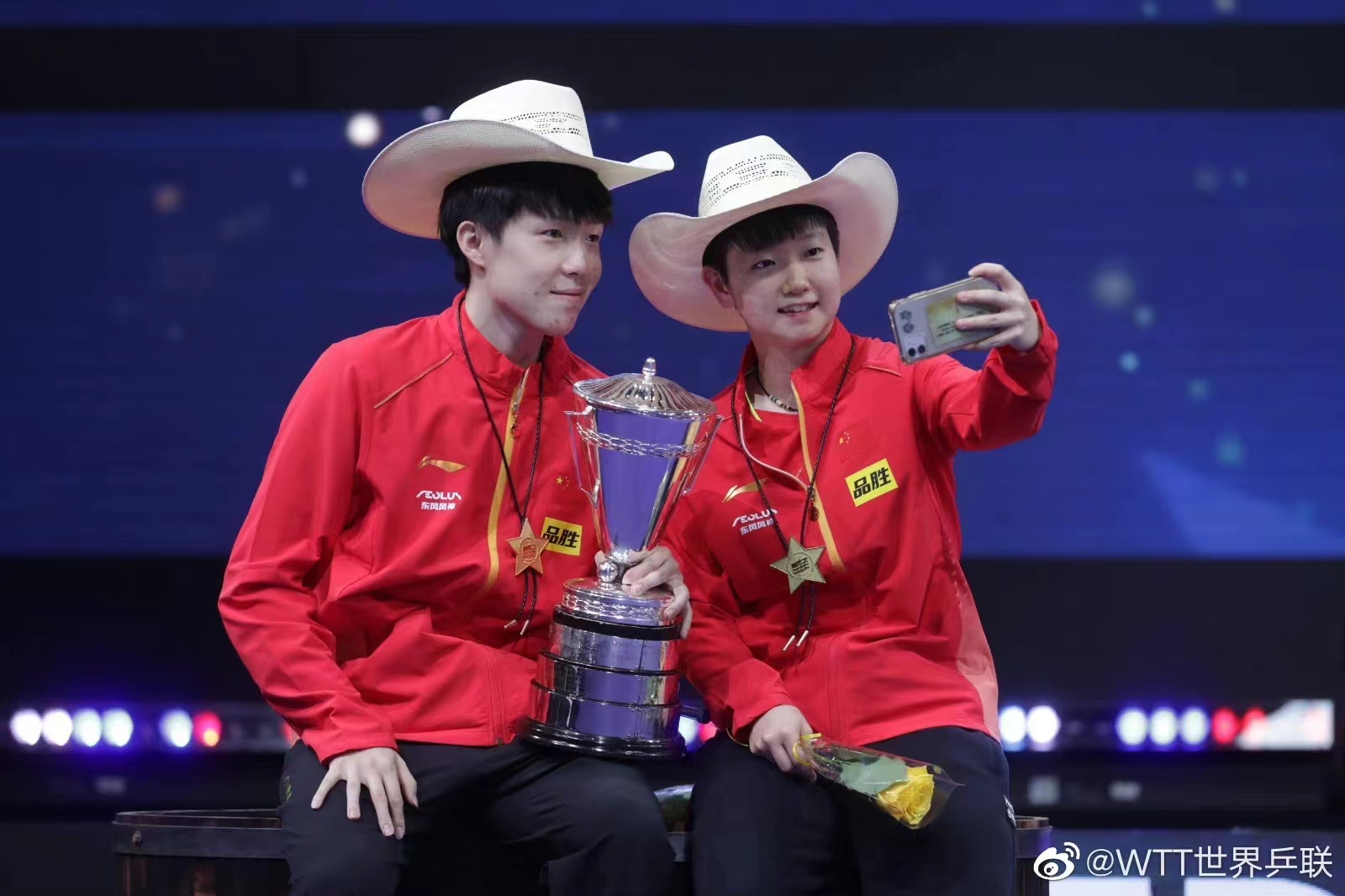 完胜张本智和/早田希娜，00后组合王楚钦/孙颖莎世乒赛混双夺冠休闲区蓝鸢梦想 - Www.slyday.coM