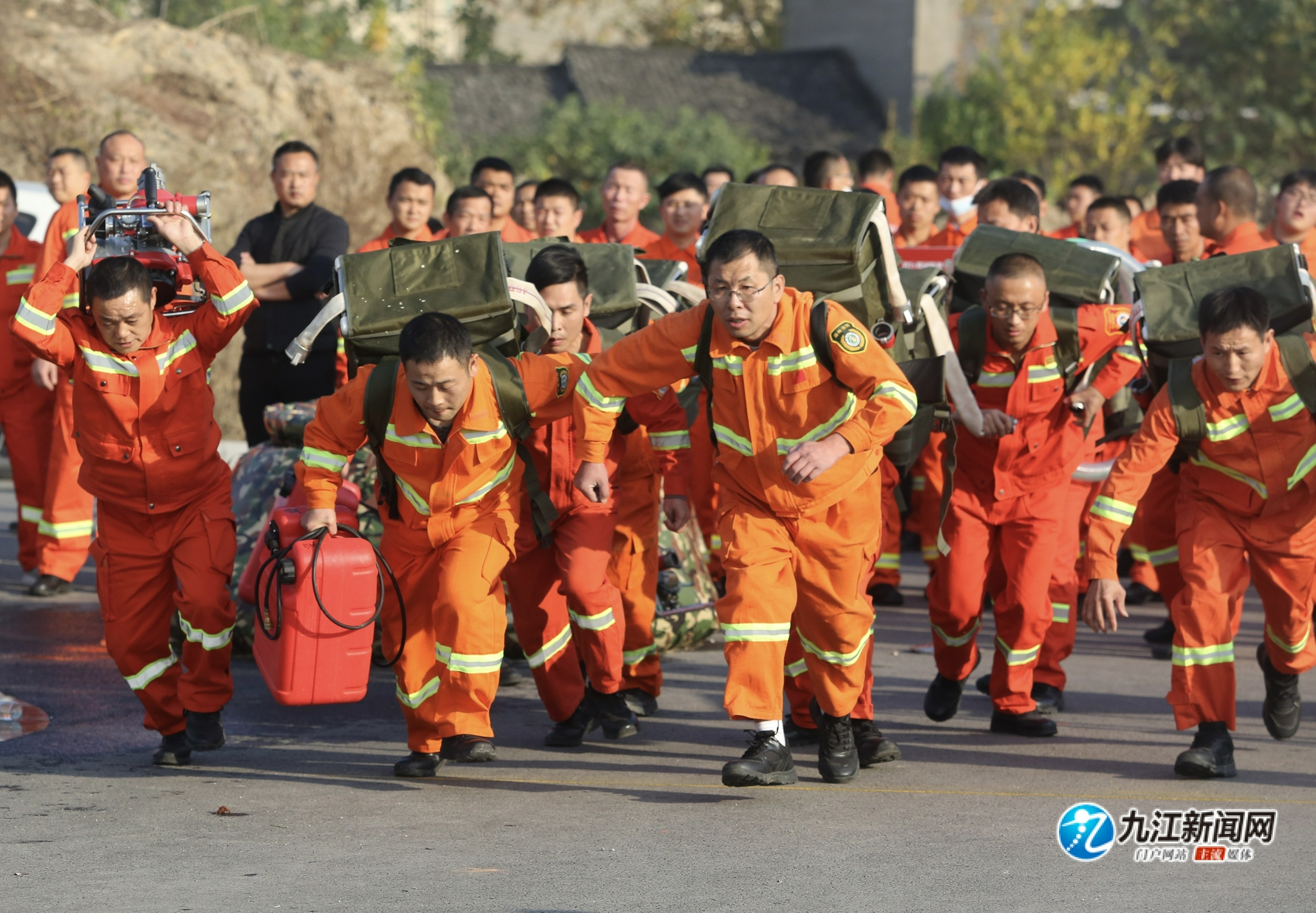 超震撼九江市专业森林消防员沙场比武赛真本领