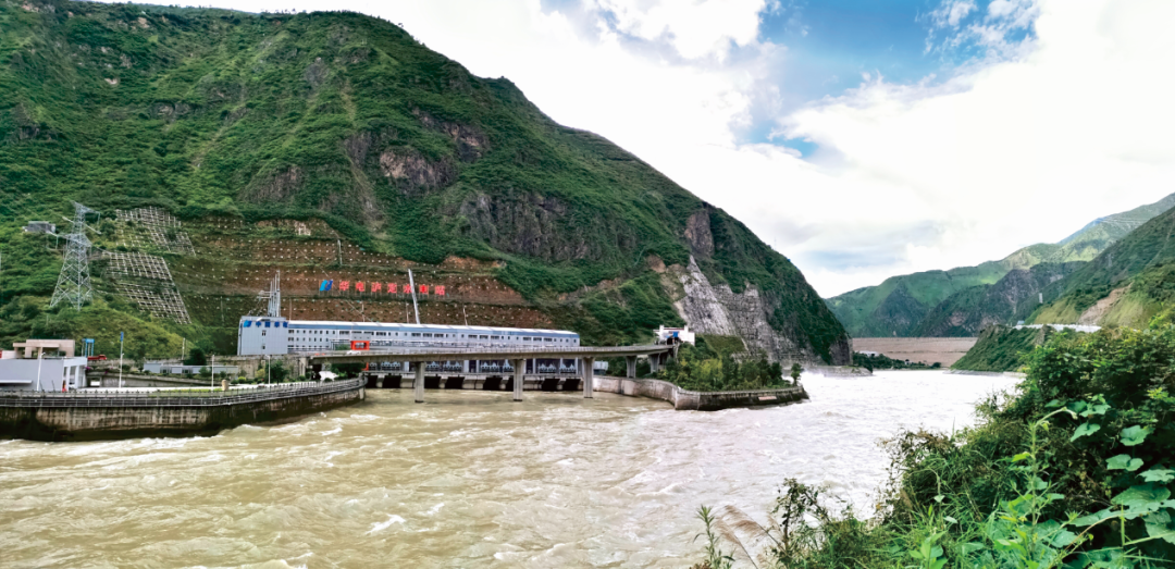 请山水红城收下这份长达十年的深情告白