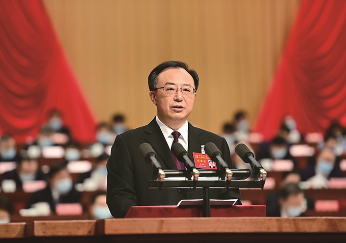▲中国共产党江苏省第十四次代表大会在南京隆重开幕。吴政隆代表中共江苏省第十三届委员会向大会作报告。图片来源/新华日报