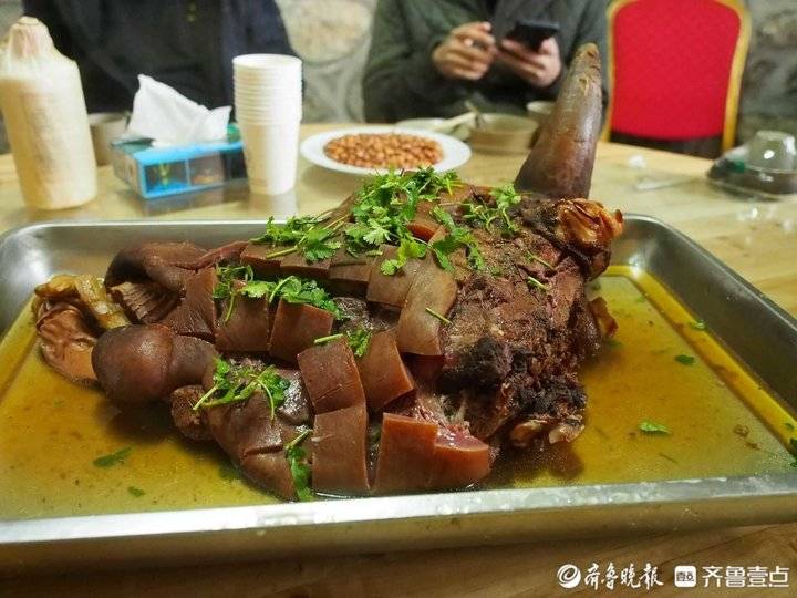 济南南山景区,入冬火了牛头宴