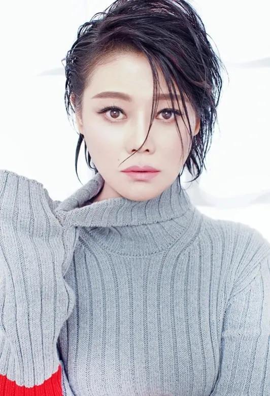 台湾歌手千百惠晒内地身份证,早已定居内地,称祖国大陆才是母亲