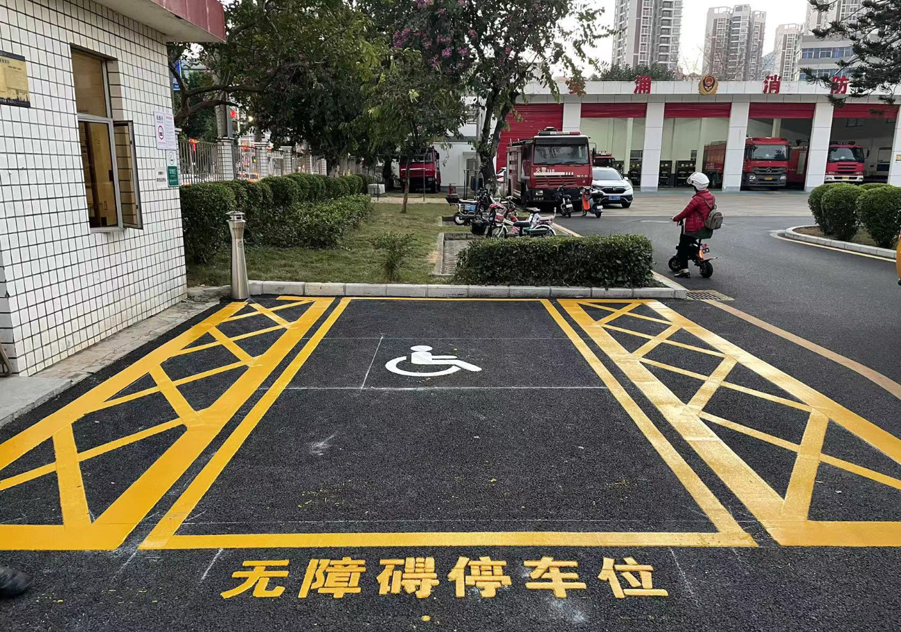 无障碍停车位葵涌办事处今年共建成8个社会停车场,并想群众所想,新增