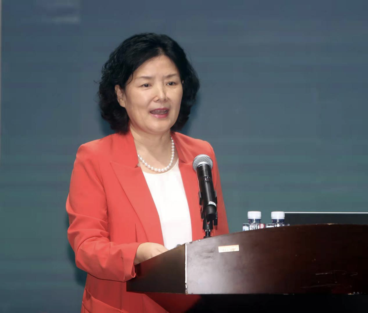 南方科技大学粤港澳大湾区高等教育大数据研究中心联席主任韩蔚介绍