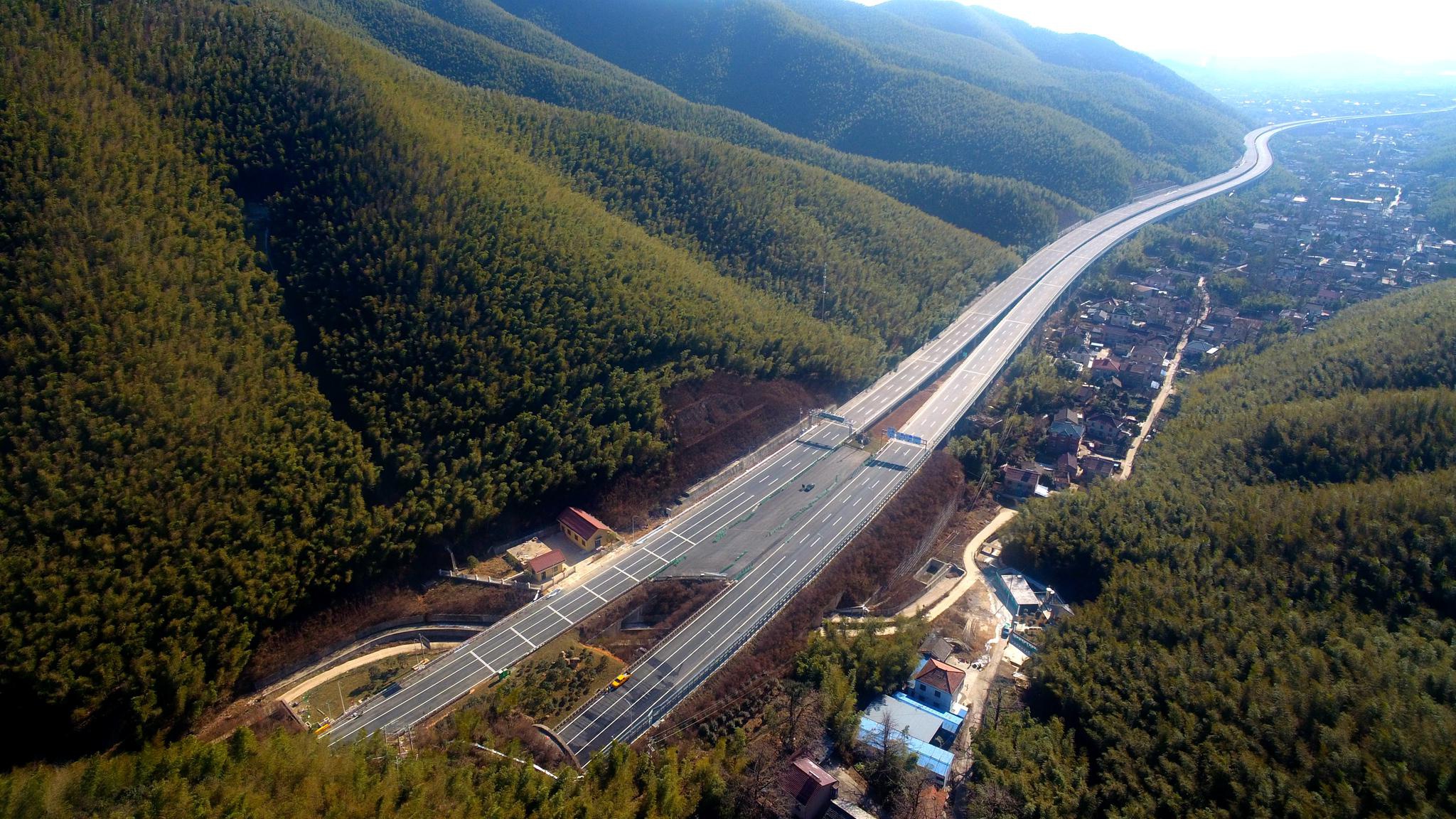 江苏"最美高速"通车在即 宜兴至长兴高速公路通过交工验收