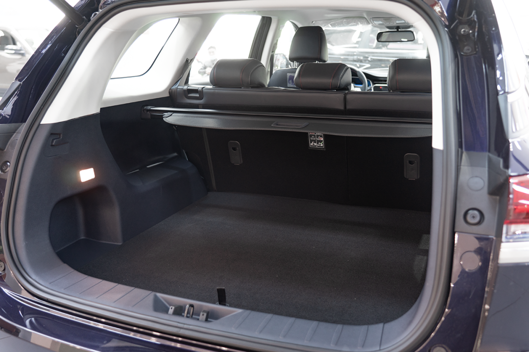 除了乘坐空间大以外,欧尚x7的后备箱空间也有着不错表现,配合上后排