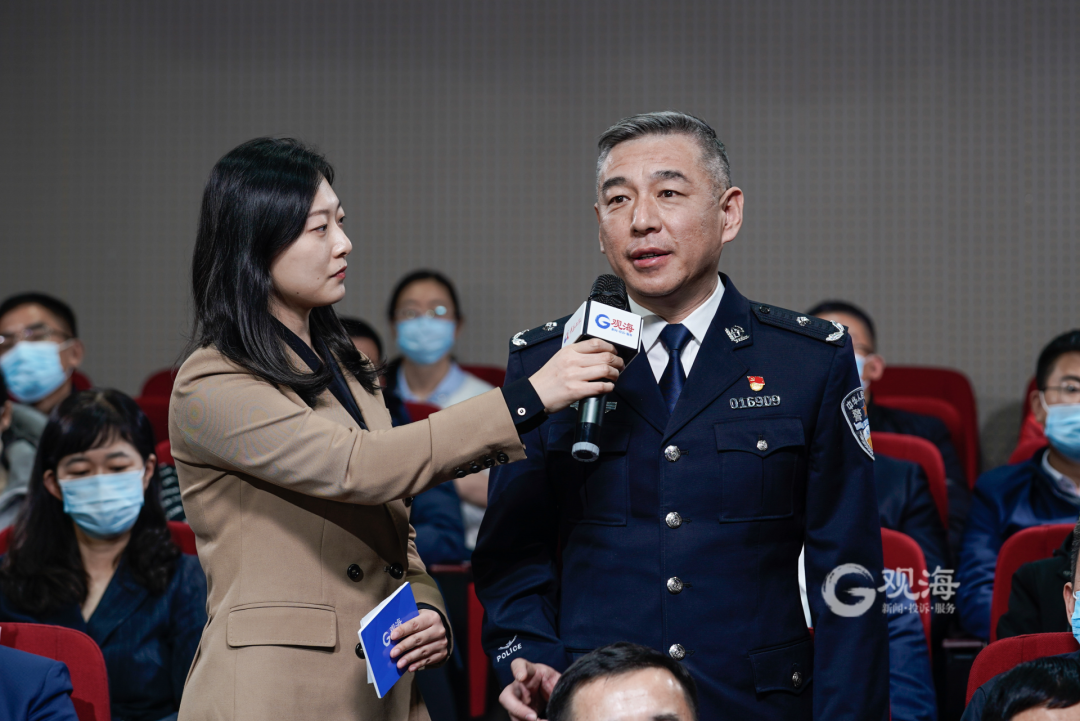 卞建平参加活动.