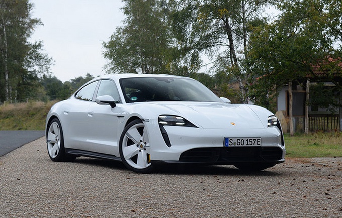 保时捷2020年销量超8.8万辆,小姐姐大量购买911,718跑车