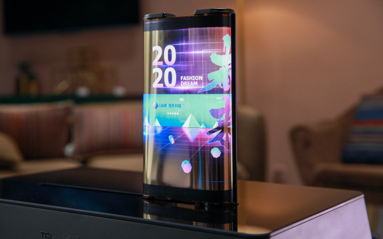 tcl展示两款滚屏oled面板