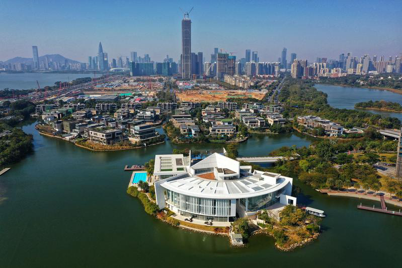 航拍深圳市民度假休闲好去处欢乐海岸
