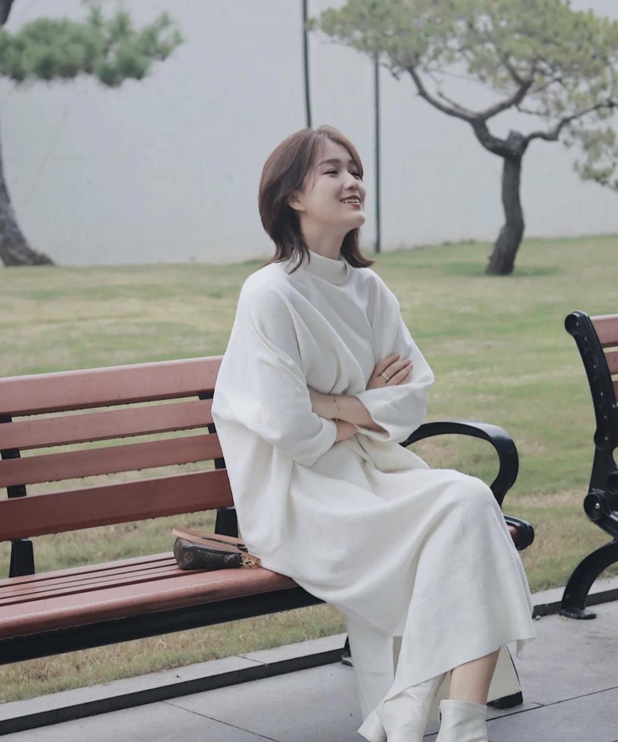 30岁的女人冬天怎样穿才优雅首选针织连衣裙高级感满满