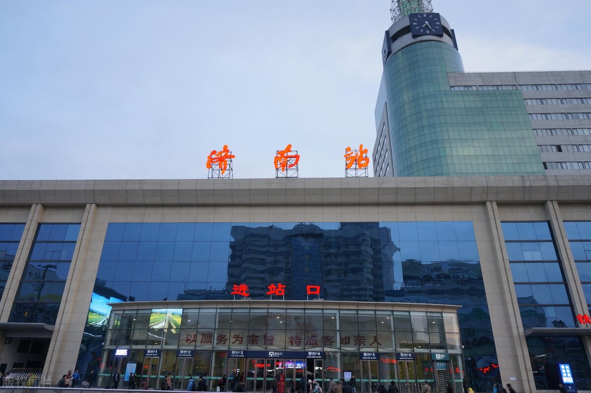 中央确定济南特大城市鲁中淄博潍坊泰安莱芜为省会付出了什么