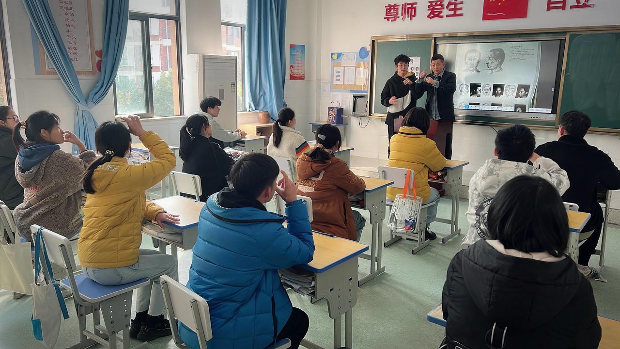 不计任何得失,武汉第一聋哑学校教师,获评"中国好人"