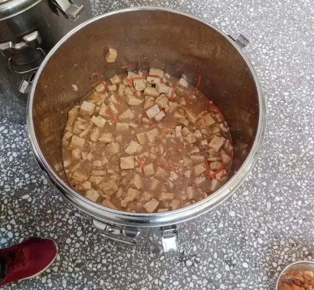 哭泣的王校长和配餐企业,请不要拿孩子的健康作为你们演出的道具休闲区蓝鸢梦想 - Www.slyday.coM 哭泣的王校长和配餐企业,请不要拿孩子的健康作为你们演出的道具休闲区蓝鸢梦想 - Www.slyday.coM