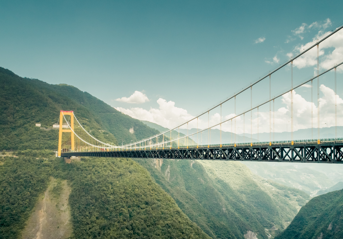 图为四渡河大桥