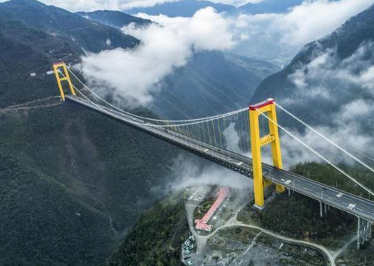 图为四渡河大桥