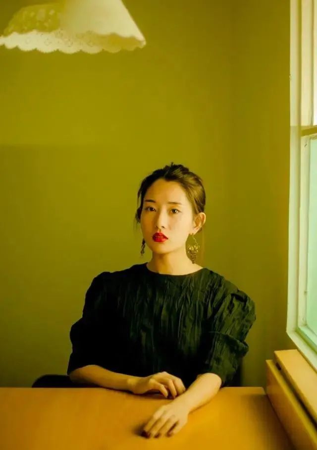 94年美女研究生写出超越年龄限制的小楷，沉稳老辣，行书董风赵意休闲区蓝鸢梦想 - Www.slyday.coM