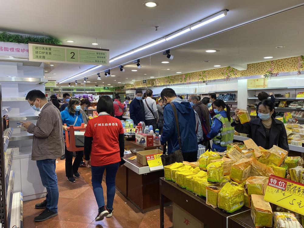 【直击】广州王府井百货停业前夕，现场人头攒动，街坊不舍休闲区蓝鸢梦想 - Www.slyday.coM