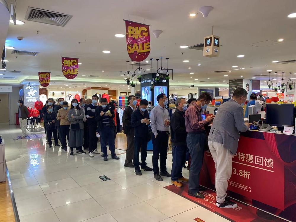 【直击】广州王府井百货停业前夕，现场人头攒动，街坊不舍休闲区蓝鸢梦想 - Www.slyday.coM