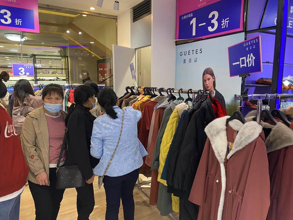 【直击】广州王府井百货停业前夕，现场人头攒动，街坊不舍休闲区蓝鸢梦想 - Www.slyday.coM