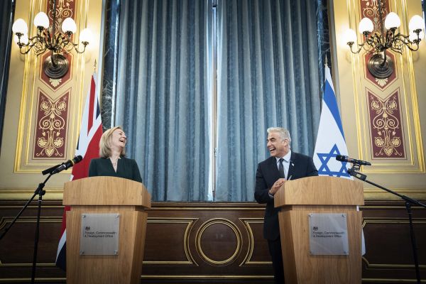 外媒：英国以色列两国外长发文誓阻伊朗拥核
