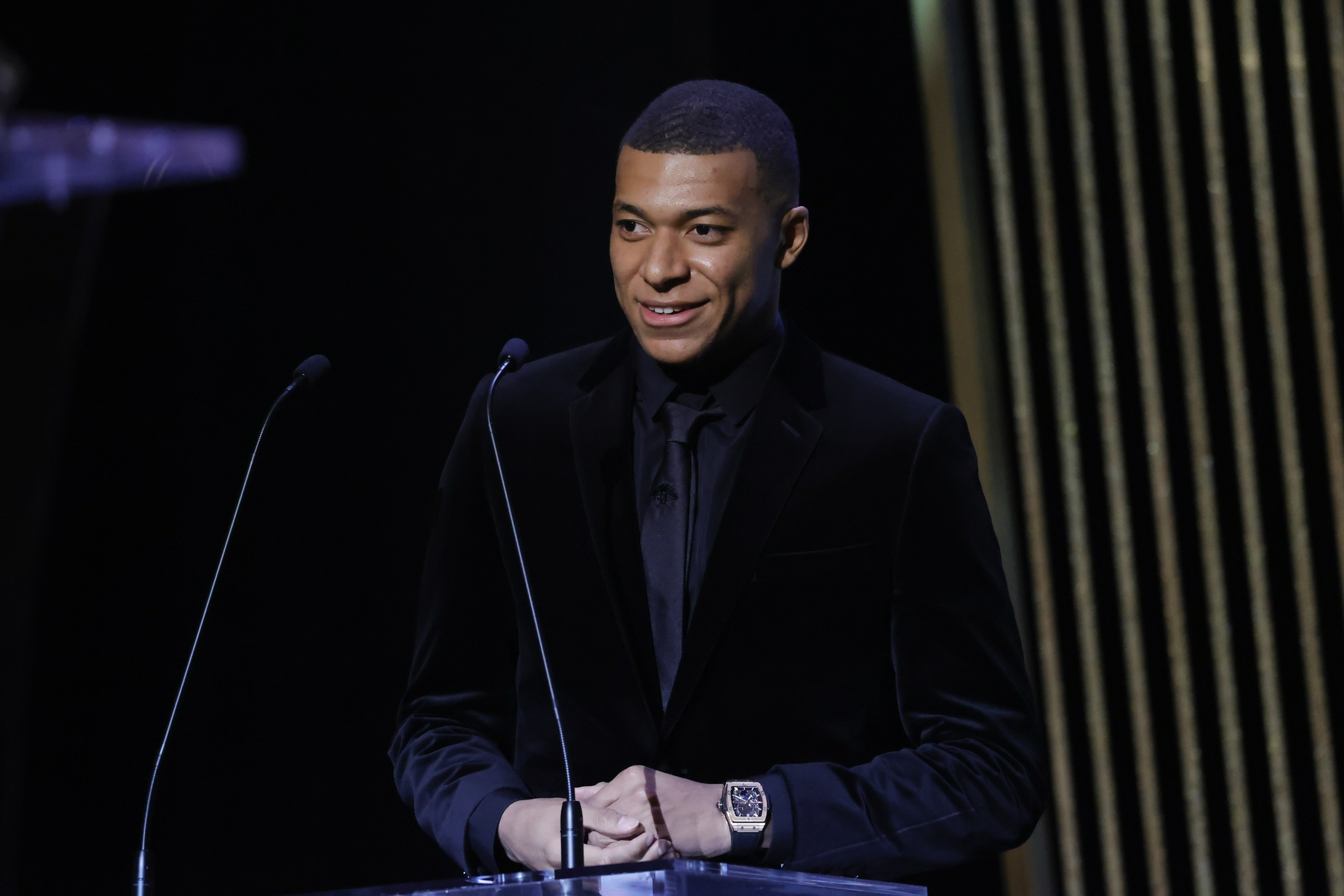 足球2021年金球奖颁奖典礼在巴黎举行