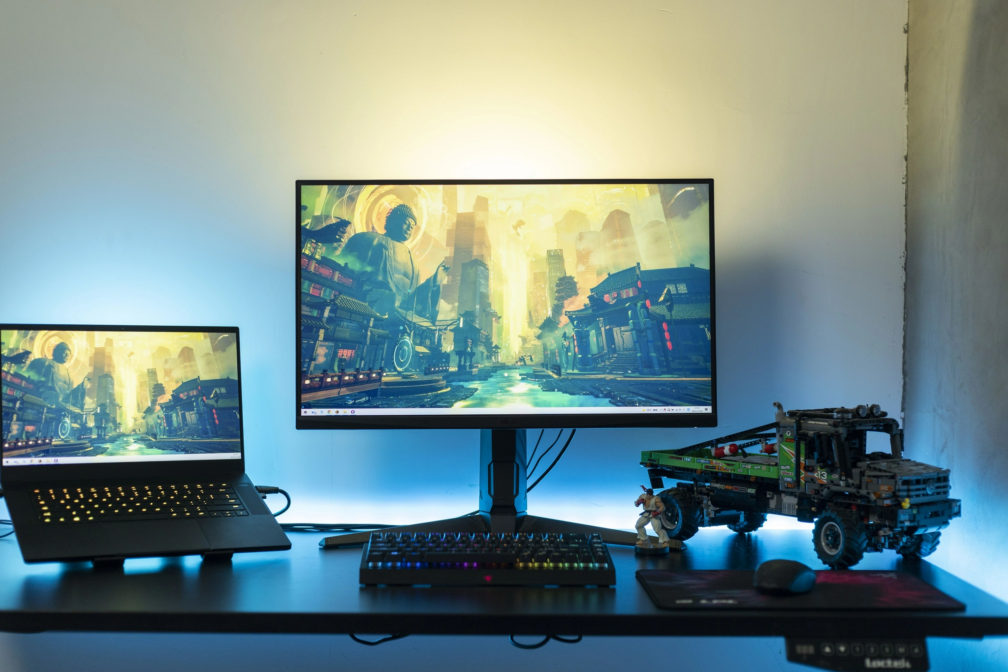 飞利浦hue电竞桌面声光同步氛围感拉满