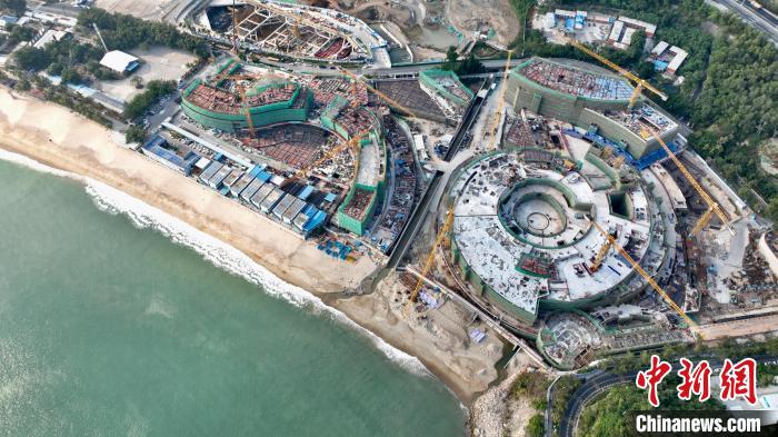俯瞰小梅沙海洋馆在建项目主体。记者 陈文 摄