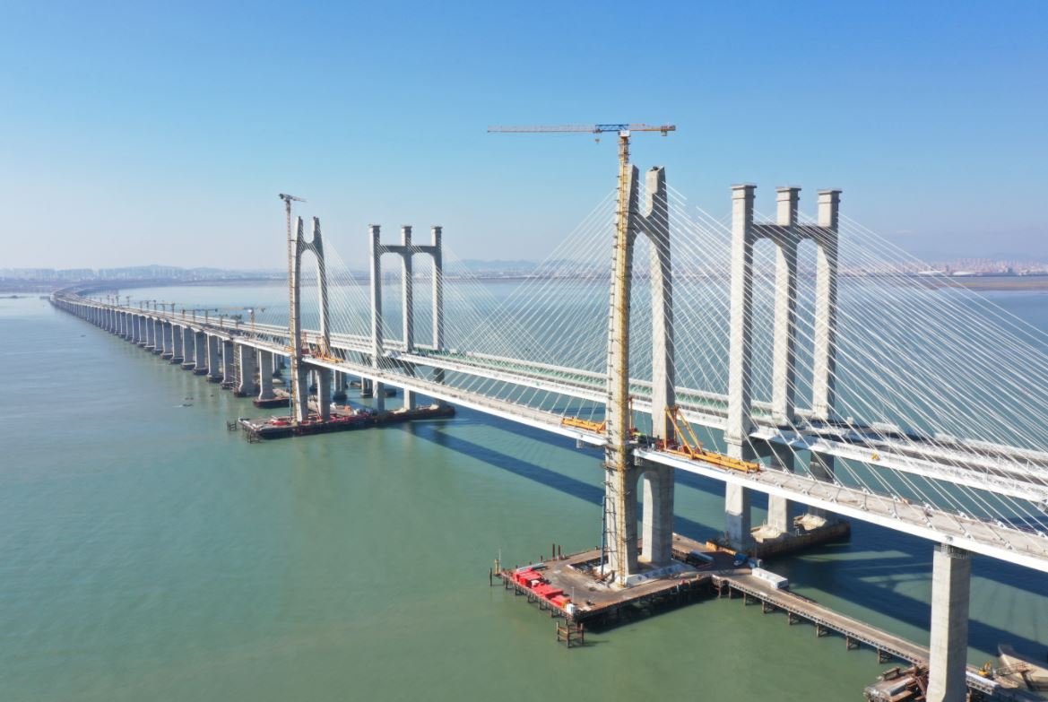 福厦铁路泉州湾跨海大桥全桥贯通