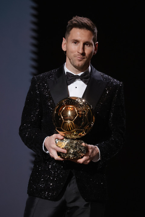 梅西夺得生涯第七座金球奖莱万排名第二